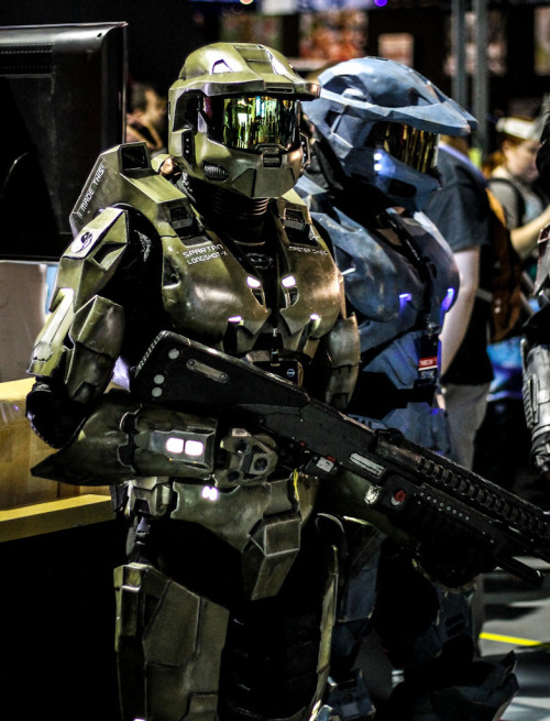 shockwavestudios:Some real good Master Chief cosplay.