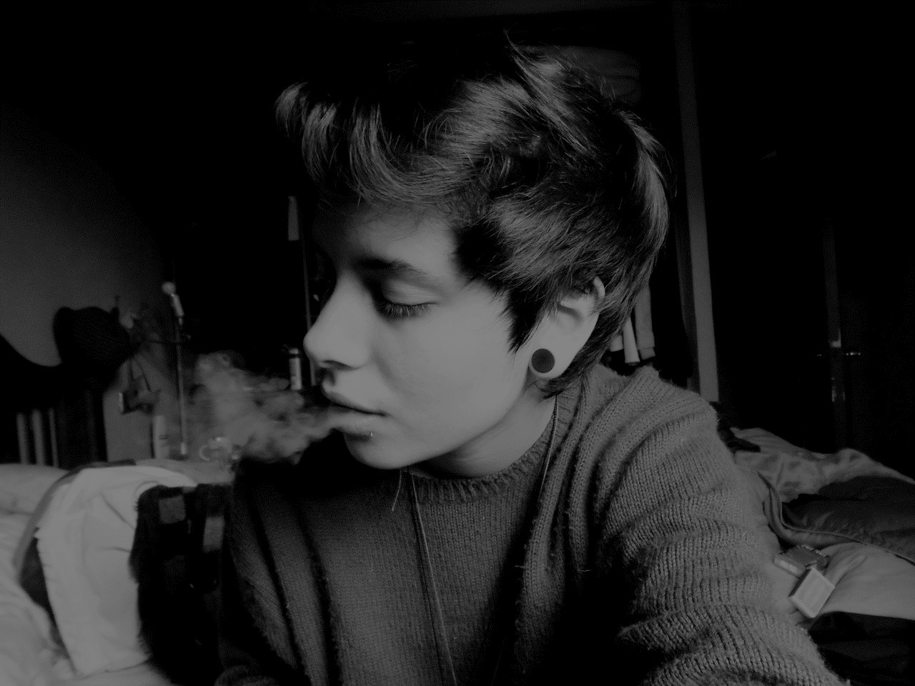soundofbeing:  aunque es tarde, es noche,y tú no puedes.Canta como si no pasara