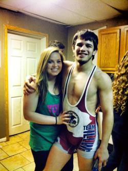 beautifulbros:  Wrestling stud showing it all for his bro’s and ladies@beautifulbros @wrestlersdoitforme