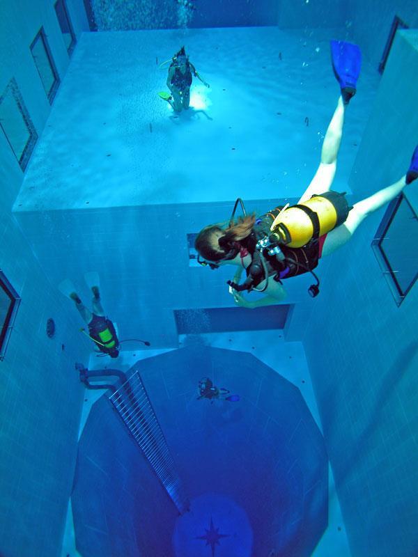 cosascool:  NEMO 33, deepest pool in the world 