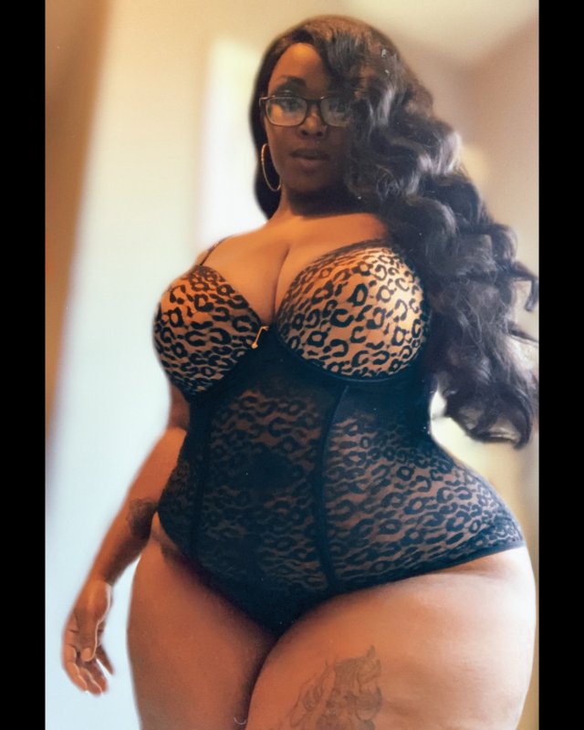 gurillaboythamane:bigweezie:Smash or pass&hellip; Follow www.bigweezie.tumblr.comSO SEXY🤩😘🤩SO PRETTY😍😘🤩SEXY BAD BITCH😍😍😘😘😍😍