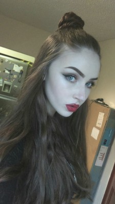 velvet-baby:  Full makeup / natural makeup / no makeup. Finally starting to feel more confident with the latter two