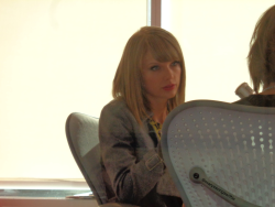 maryssongswiftie:  So, I was looking through pictures that my mom took of taylorswift from Taylor On Seacrest back in October during release week. I don’t know why or how it took me 8 months to find these gems. 