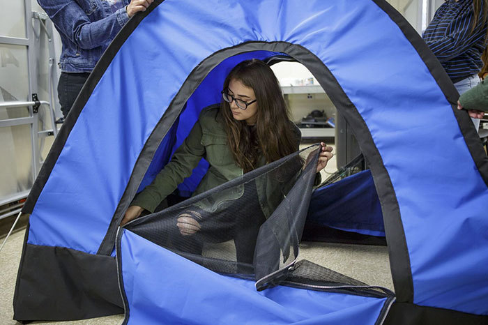 Group of High School Girls  Create Solar-Powered Tent For Homeless With No Engineering