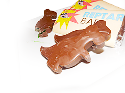 theweepingtimelord:  REPTAR BARS!!! Recipe under the cut. Reptar bar! Reptar bar! The candy bar supreme!! The candy bar that turns your tongue greeeen!! Read More 