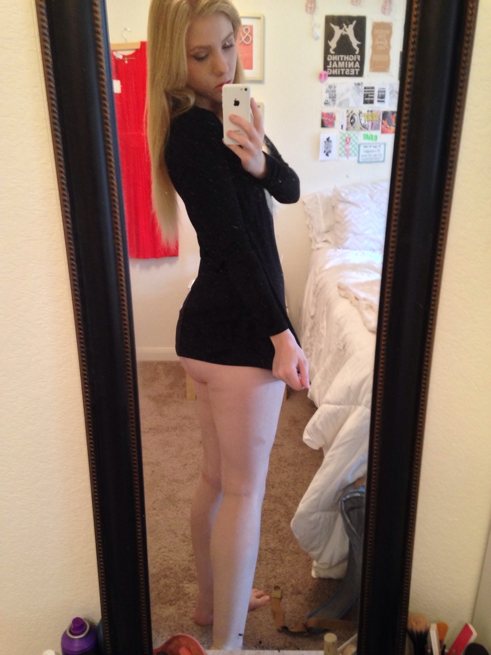 rapunzelie:  a photoset titled “fucking cute and positive”  Hottie!
