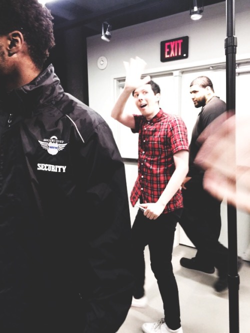 viplester:dan and phil waving to fans while leaving