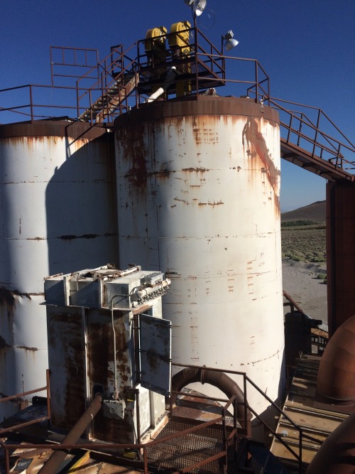 adventurous-watermelon:Abandoned Perlite Mine/Quarrt and processing plant, California. Perlite is a 