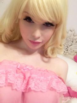 sissydebbiejo:  @SarinaValentina is such a beauty. #shemale 