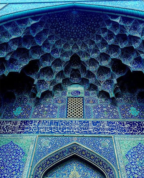 innerbohemienne: Incredible tile work on a mosque in Esfahan, Iran