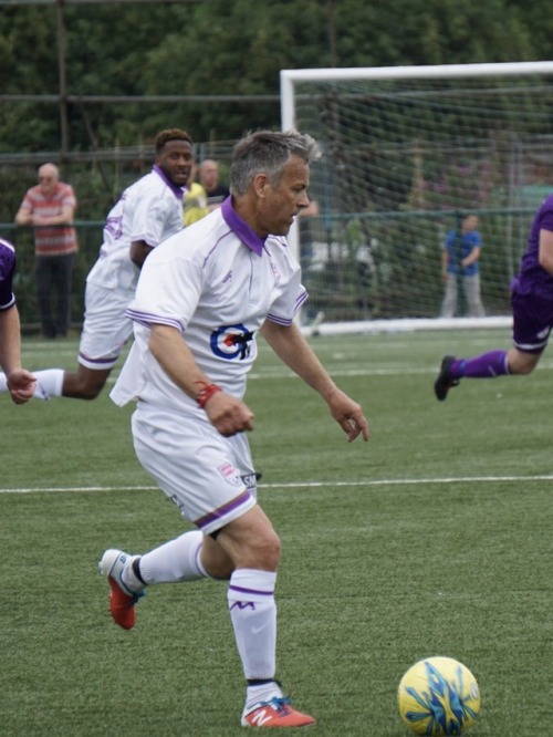 lilsherlockian1975: hockeybella25: gravesdiggers: Some fantastic shots of Rupert Graves at the PBO v