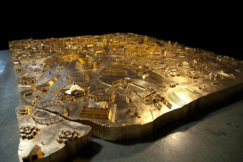 chicagoif: Yale students recreate Rome in gold, with 3D printing You know the saying, “Rome wa