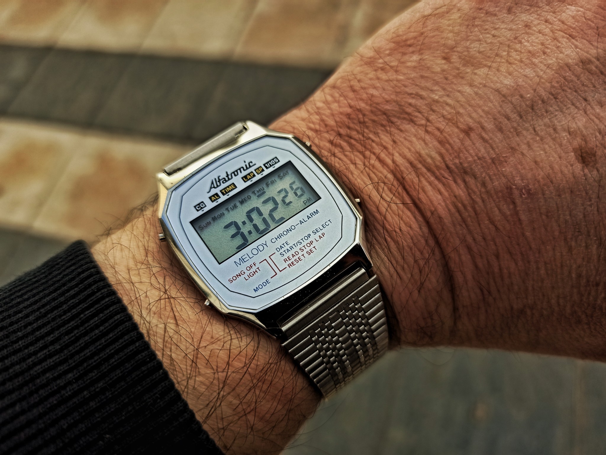 Reloj casio digital mujer vintage en chapado dorado y esfera dorada —  Miralles Arévalo Joyeros