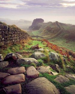 elretohistorico:  Autumn at Hadrian’s Wall, on the English/Scottish border (fuggledog flickr) 