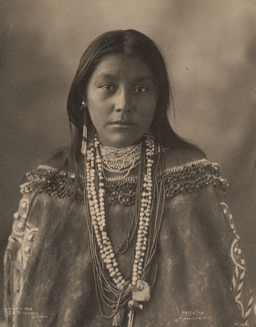 titenoute:sashayed:tikkunolamorgtfo:boredpanda:1800s-1900s Portraits Of Native American Teen Girls S