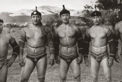 sketchzoid:  I was Googling Mongolian men for some personal research… when, suddenly, Mongolian wrestling. 8}