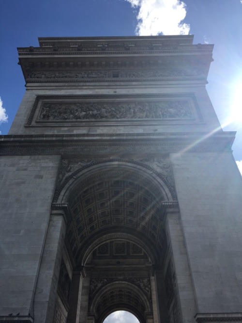 Went on a walk and found l'Arc de Triomphe