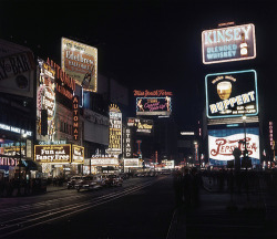 fuckyeahvintage-retro:  New York City, 1947