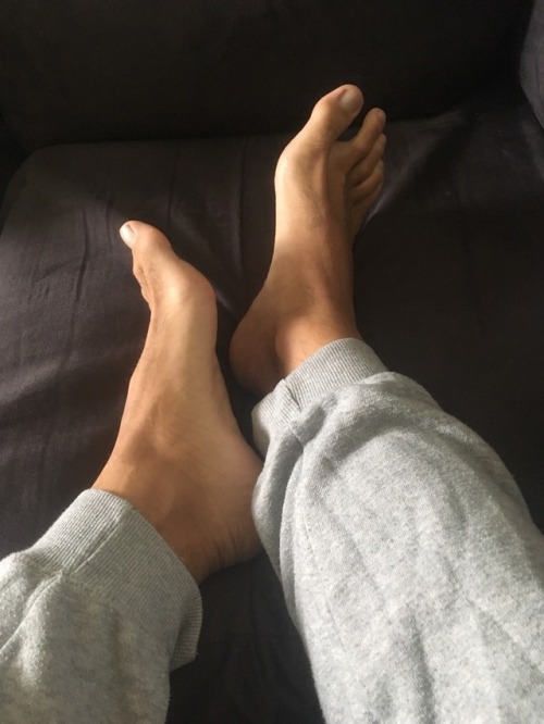 Have a nice day fags! That is worshipping those feet.. now pay tribute and enjoy the day.. Paypal: s