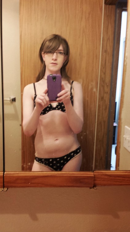 cat-tayler:  My mirror’s unclean. I need a new, full body one :( I have more of these! With more nekkid :3