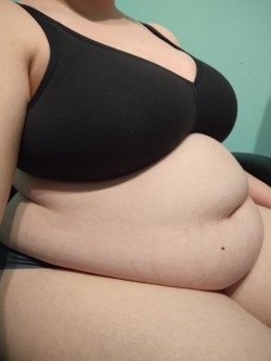 softcuddlekitty:This is from 15 days ago. I wonder how wide I’ll be in another 15 days🤭