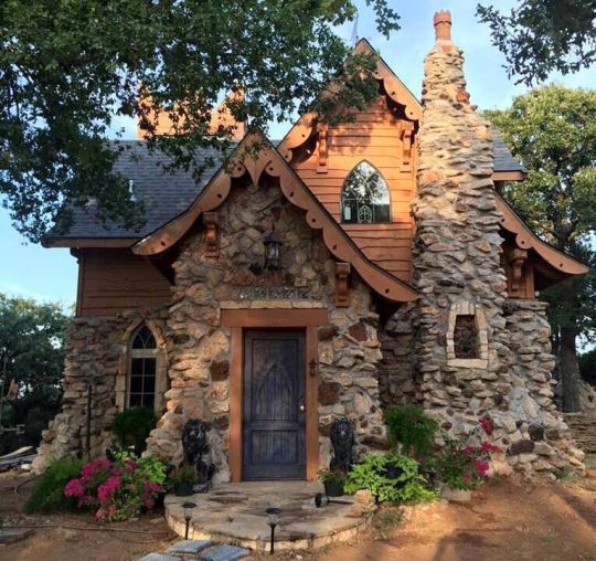 thelesbian-lovenest:    Old cottages  