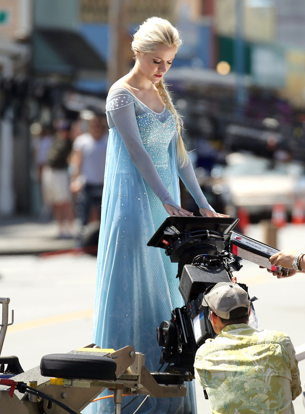 flywingless:  First look at Georgina Haig as Elsa on OUAT (x) 