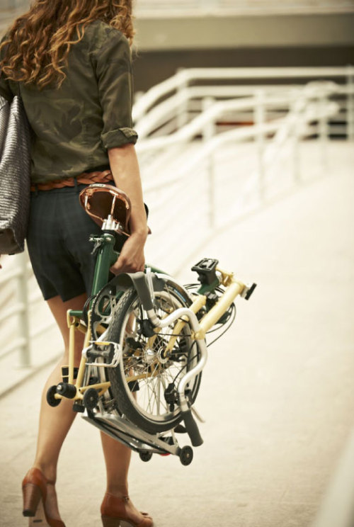 delightfulcycles: Fold up bicycles - always practical (via Selaria Richards Catálogo | Verão 2012)