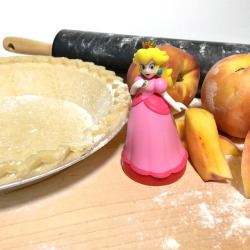 nintendo:  It looks like Princess Peach has been busy for National Peach Pie Day! 🍑