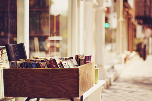 westerus:  Sidewalk by Gabriela Tulian on Flickr. 