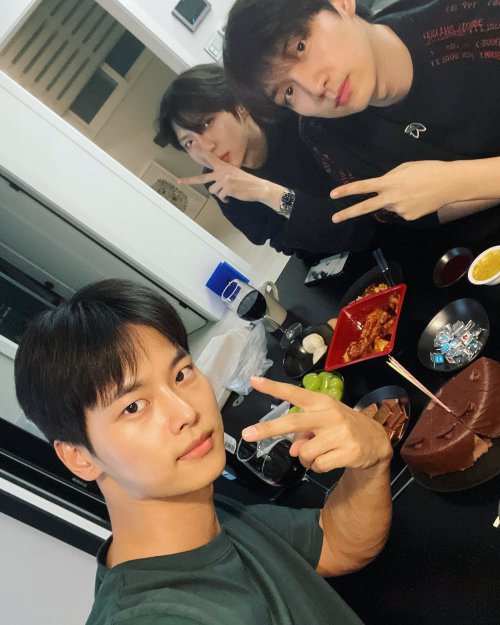 CHA_NNNNN: half vixx gathered after a long time 