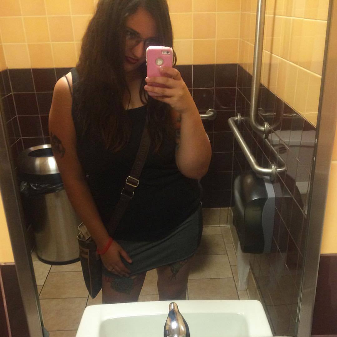 Dunkin bathroom selfies 🙆🏿 #trash #currentlyafrican #farmerstan2016 #irl #mirrorpic