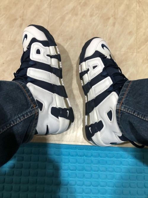 試穿朋友的Air more uptempo