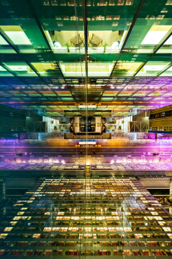nickelsonwooster:  Lights. pinartfolio:  Reflections From Above by Donna Dotan By simply pointing her camera downwards outside the window of NYC skyscrapers, the photographer is able to capture a beautiful display of symmetry, lights, and color reflected