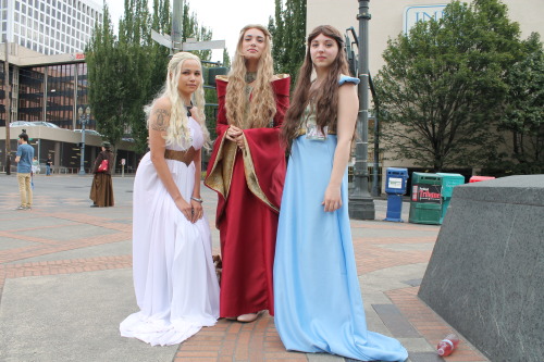 fearandlothering: demapples: RCCC part &frac12; Becky makes a fab Daenerys, and ugh Danielle is 