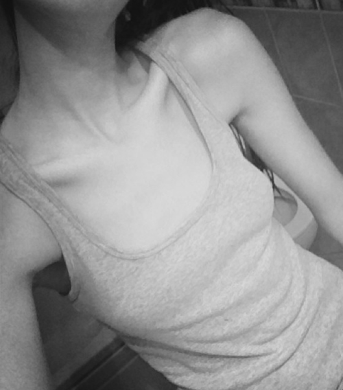 t-h-i-nn-e-ss:b&w thin blog, I follow back similar ✞