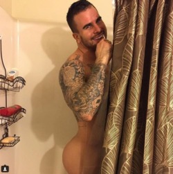 belgusto1:  Man, would I love to scrub his back!  Joshua Andrew taking a hot shower…bubble butt