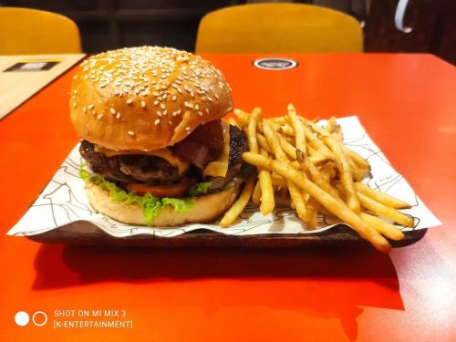 Cheesu Boiga (at 8 Cuts Burger Blends Megamall) www.instagram.com/p/CUMtvIqJNoA6_cqEsEpqa-qd