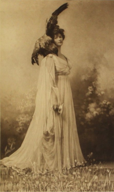 lacedheartt: Costume Ball 1897