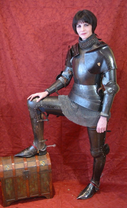 thescienceofjohnlock:  kryptaria:  prettyarbitrary:  deepredroom:  A reminder that “male” armour usually works just as well with female bodies. If you’re trying to design something practical, useful and historical looking (or even just something