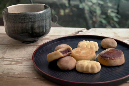 haveateaparty:my-dreaming-heart:autumn (manju) tea cakes (by Silivren)- - nothing like a tea party &