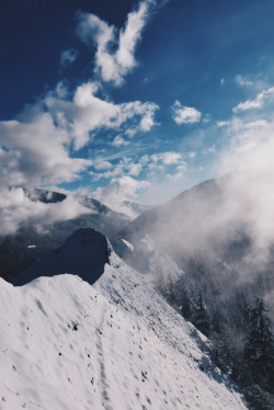 captvinvanity:   Hannah Kemp | Mountain