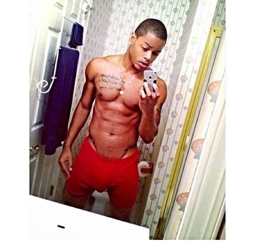 texaslove2013:  adirtylilsecretsstuff:  LMAO YEP…THAT’S DIGGY’S PIC FLOATING AROUND ALRIGHT!!!……PS. DIGGY’S PIC IS FULL BODY WITHOUT HIS FACE WITH HIM CUMMING ON HIS ABS.  Follow me: http://texaslove2013.tumblr.com