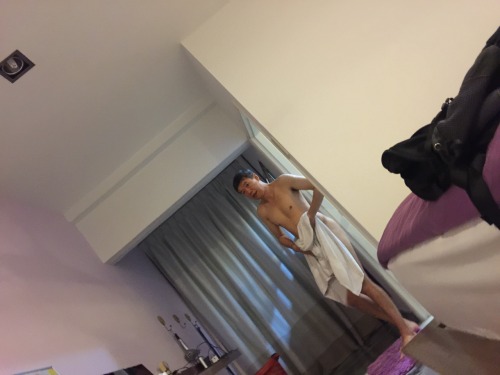 Singapore daddy, married and loves to fuck boys ass