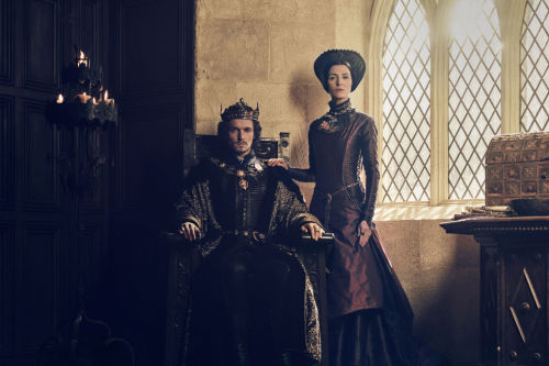  Jodie Comer as Elizabeth of York and Jacob Collins-Levy as Henry VII in The White Princess