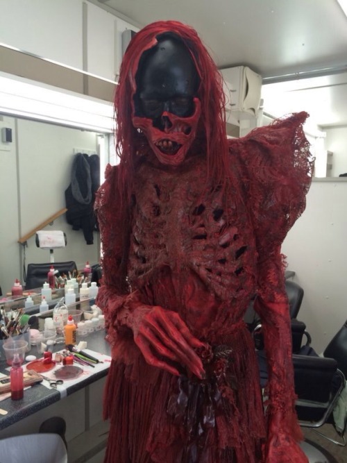 twh-news:  CrimsonPeakFilm on Twitter: Behind the scenes photos #CrimsonPeak Amazing actors @actordo