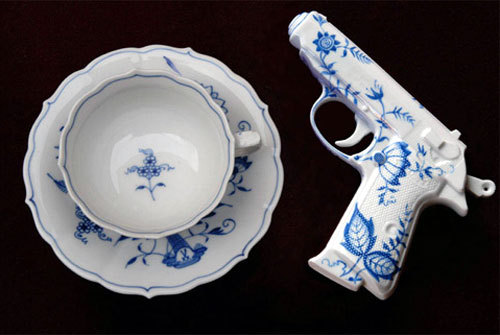 xxziggystardust:Porcelain Pistols by Yvonne Lee Schultz