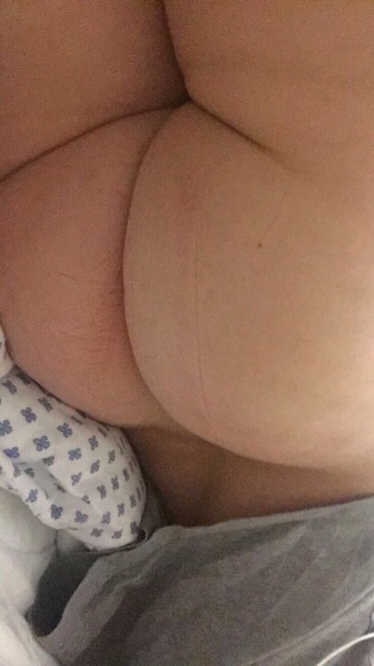 imyourcollegeslut:  Let’s exchange pics on snapchat?? I’m a college freshman & need help paying for tuition 😭 you can buy a follow back on snapchat from me to view my private story 💕 watch me get fucked. I maintain a very sexy snapchat story