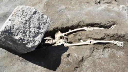 ancient-rome-au:Archaeologists uncover remains of man crushed as he fled PompeiiI feel like this wou