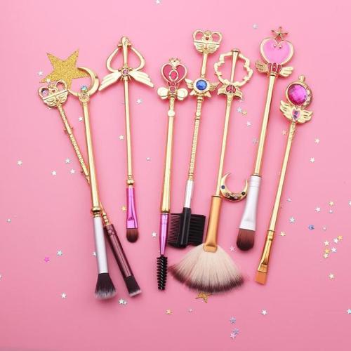 littlecuriousprincess:  littlebabyb:  coquettefashion: Sailor Moon Makeup Brush Sets 1 | 2 | 3   WANT WANT WATN WANT WANT WANT  @daddysprettypinkprincess